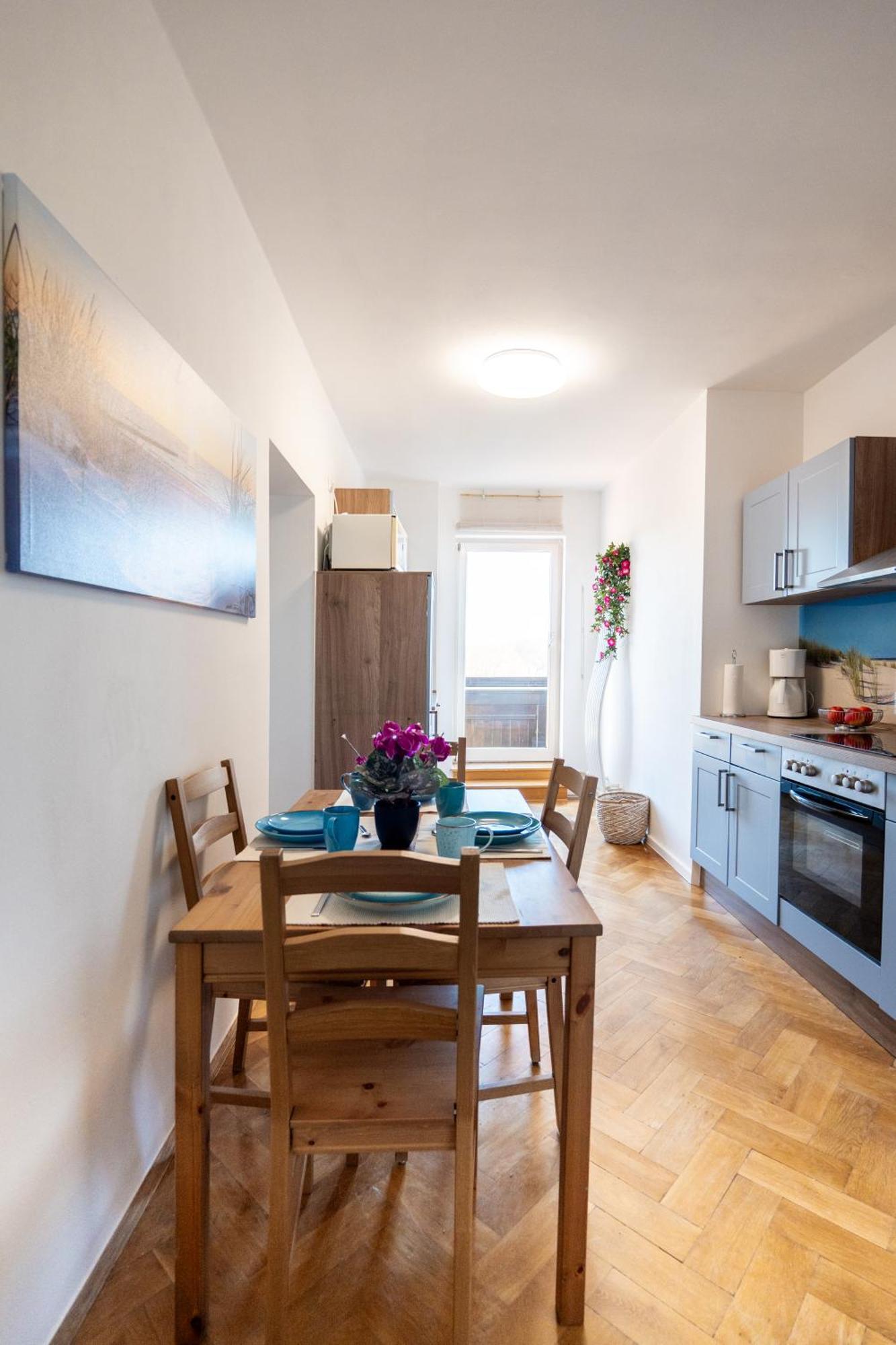 Doppelhaus- Villa Leipzig Schleussig , Moderner Altbau Apartment Dachetage Mit 2 Schlafzimmern Und Separatem Zusatzzimmer , Parkplatz - Balkon - Kamin - Eicheparkett - Arbeitsplatz المظهر الخارجي الصورة