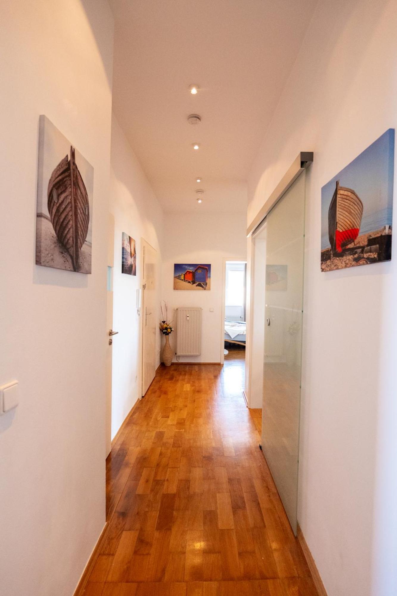 Doppelhaus- Villa Leipzig Schleussig , Moderner Altbau Apartment Dachetage Mit 2 Schlafzimmern Und Separatem Zusatzzimmer , Parkplatz - Balkon - Kamin - Eicheparkett - Arbeitsplatz المظهر الخارجي الصورة