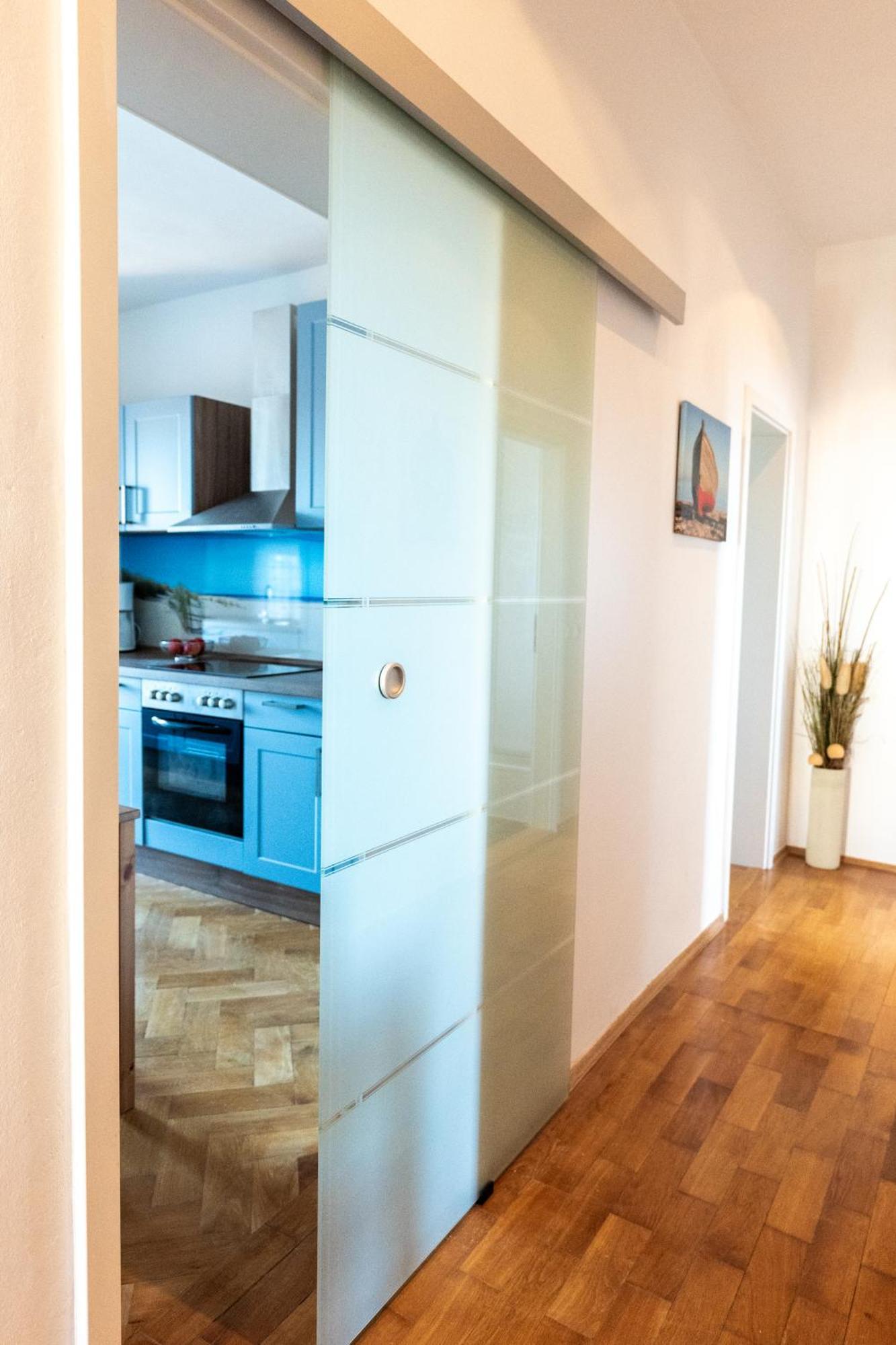 Doppelhaus- Villa Leipzig Schleussig , Moderner Altbau Apartment Dachetage Mit 2 Schlafzimmern Und Separatem Zusatzzimmer , Parkplatz - Balkon - Kamin - Eicheparkett - Arbeitsplatz المظهر الخارجي الصورة