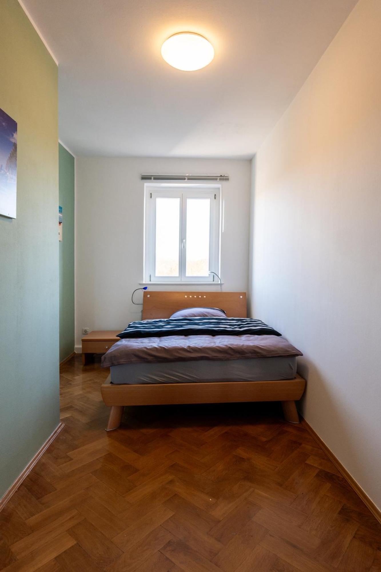 Doppelhaus- Villa Leipzig Schleussig , Moderner Altbau Apartment Dachetage Mit 2 Schlafzimmern Und Separatem Zusatzzimmer , Parkplatz - Balkon - Kamin - Eicheparkett - Arbeitsplatz المظهر الخارجي الصورة