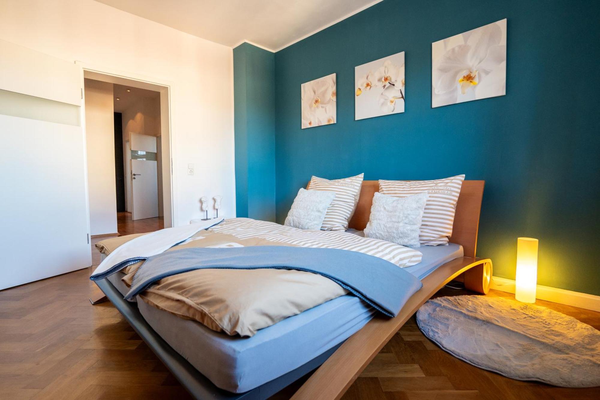 Doppelhaus- Villa Leipzig Schleussig , Moderner Altbau Apartment Dachetage Mit 2 Schlafzimmern Und Separatem Zusatzzimmer , Parkplatz - Balkon - Kamin - Eicheparkett - Arbeitsplatz المظهر الخارجي الصورة