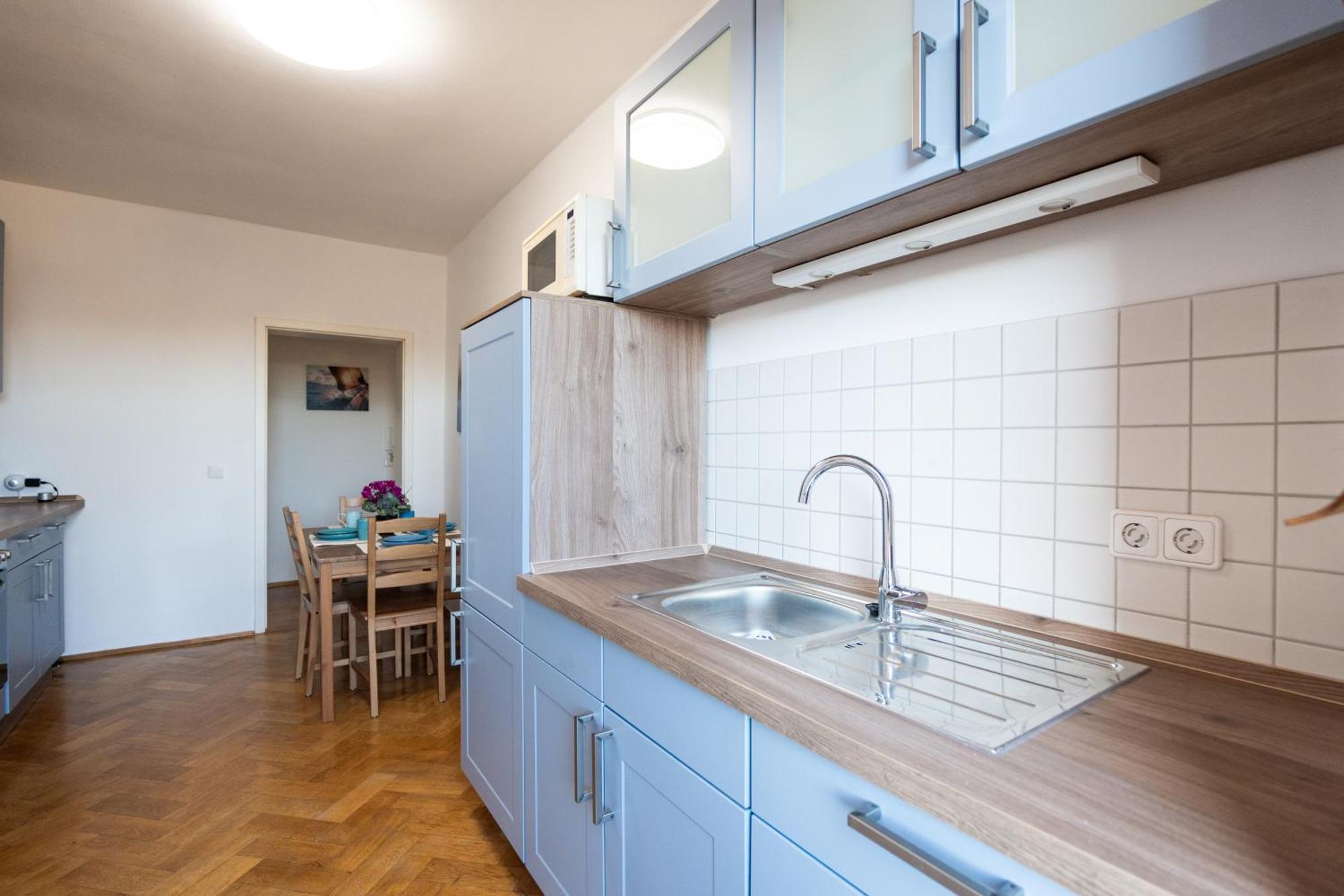 Doppelhaus- Villa Leipzig Schleussig , Moderner Altbau Apartment Dachetage Mit 2 Schlafzimmern Und Separatem Zusatzzimmer , Parkplatz - Balkon - Kamin - Eicheparkett - Arbeitsplatz المظهر الخارجي الصورة