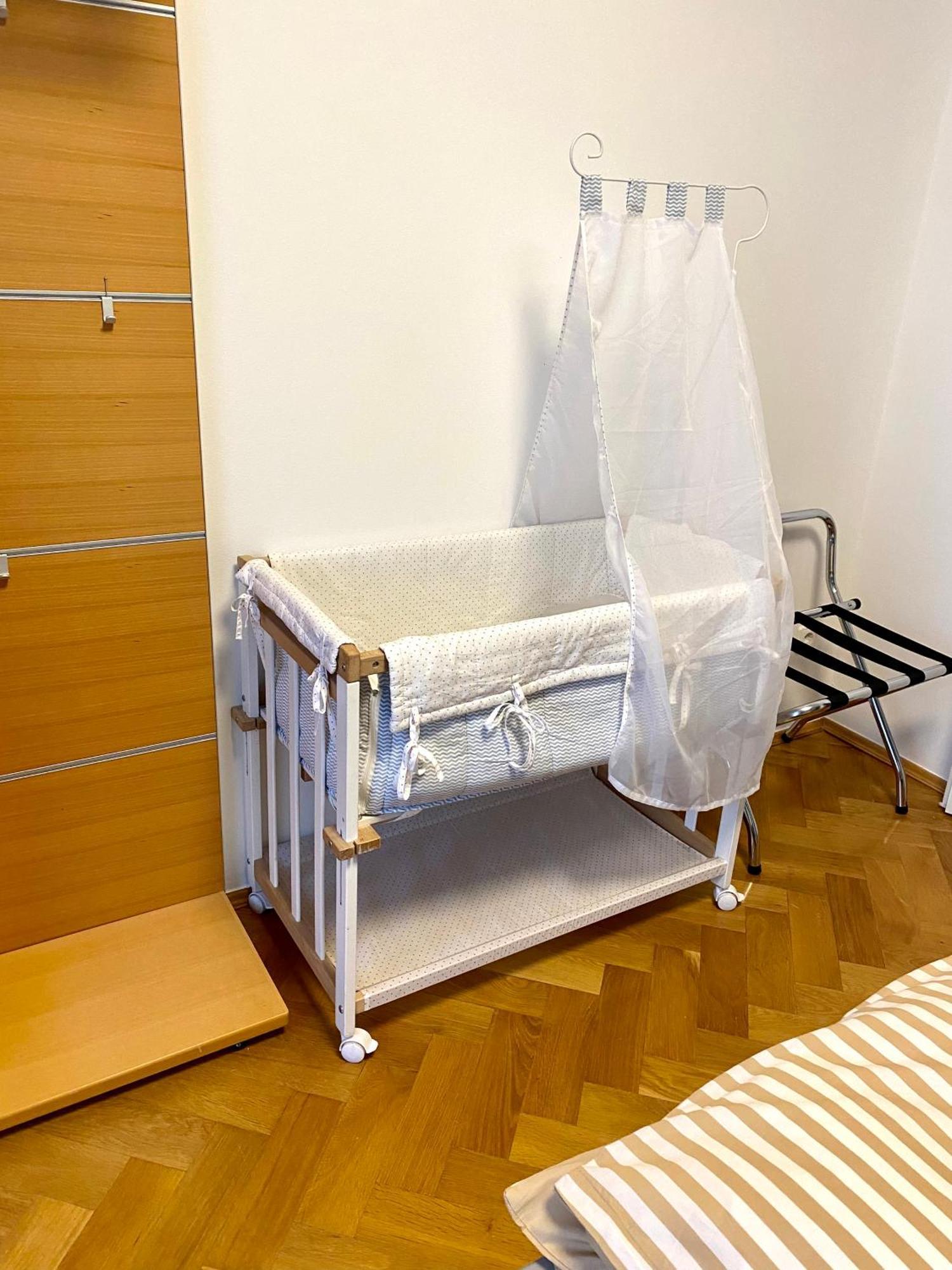 Doppelhaus- Villa Leipzig Schleussig , Moderner Altbau Apartment Dachetage Mit 2 Schlafzimmern Und Separatem Zusatzzimmer , Parkplatz - Balkon - Kamin - Eicheparkett - Arbeitsplatz المظهر الخارجي الصورة