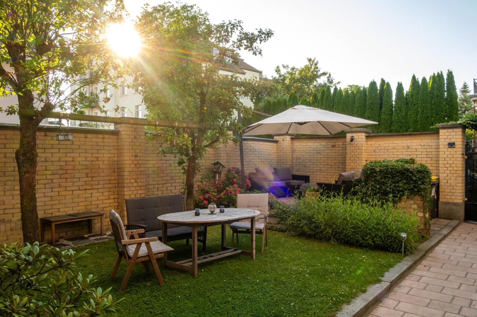 Doppelhaus- Villa Leipzig Schleussig , Moderner Altbau Apartment Dachetage Mit 2 Schlafzimmern Und Separatem Zusatzzimmer , Parkplatz - Balkon - Kamin - Eicheparkett - Arbeitsplatz المظهر الخارجي الصورة